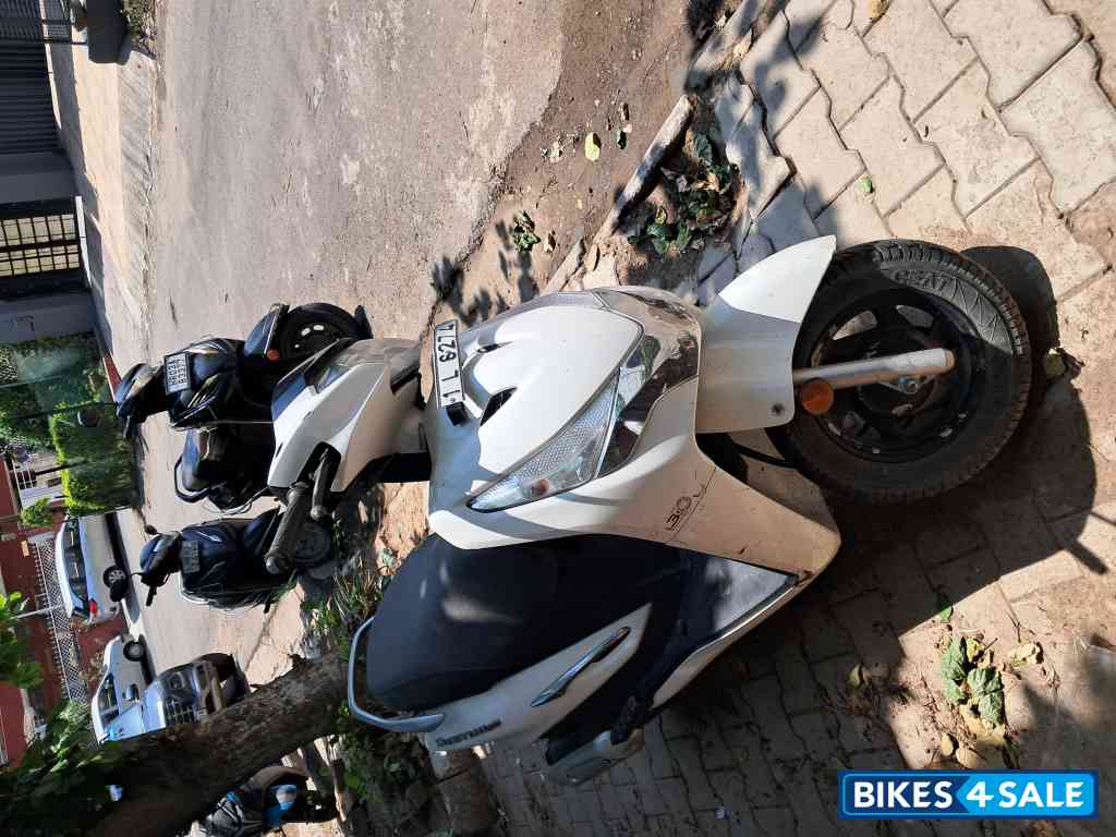 Pearl White Hero Destini 125