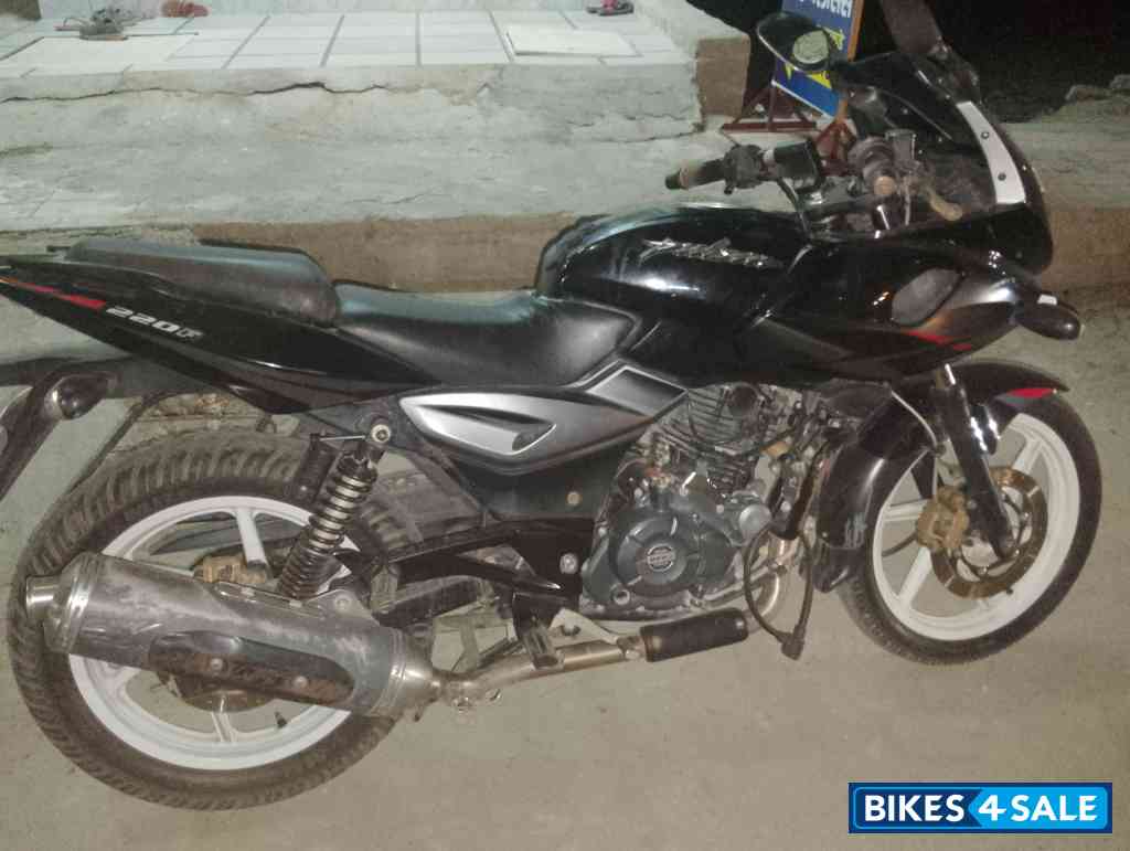 Bajaj Pulsar 220F