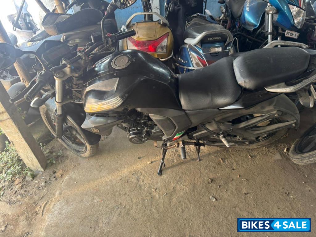 Black Yamaha FZ FI V2