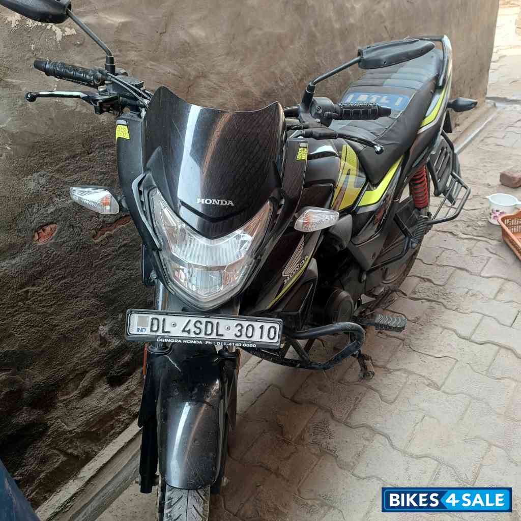 Black &green Honda SP125