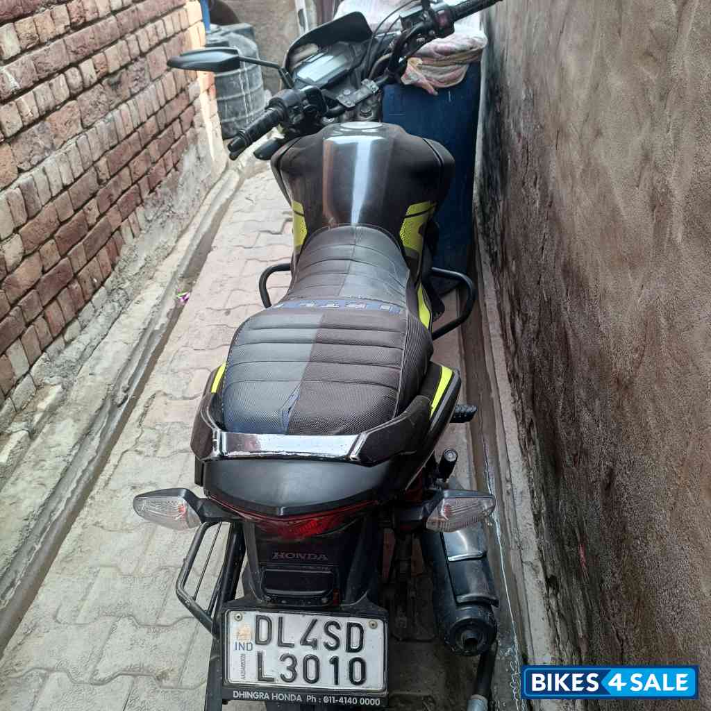 Black &green Honda SP125