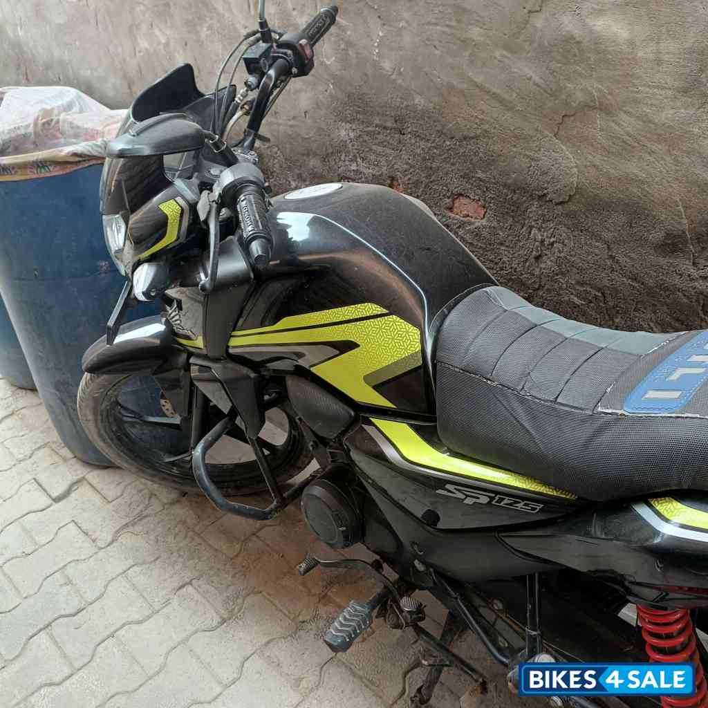 Black &green Honda SP125