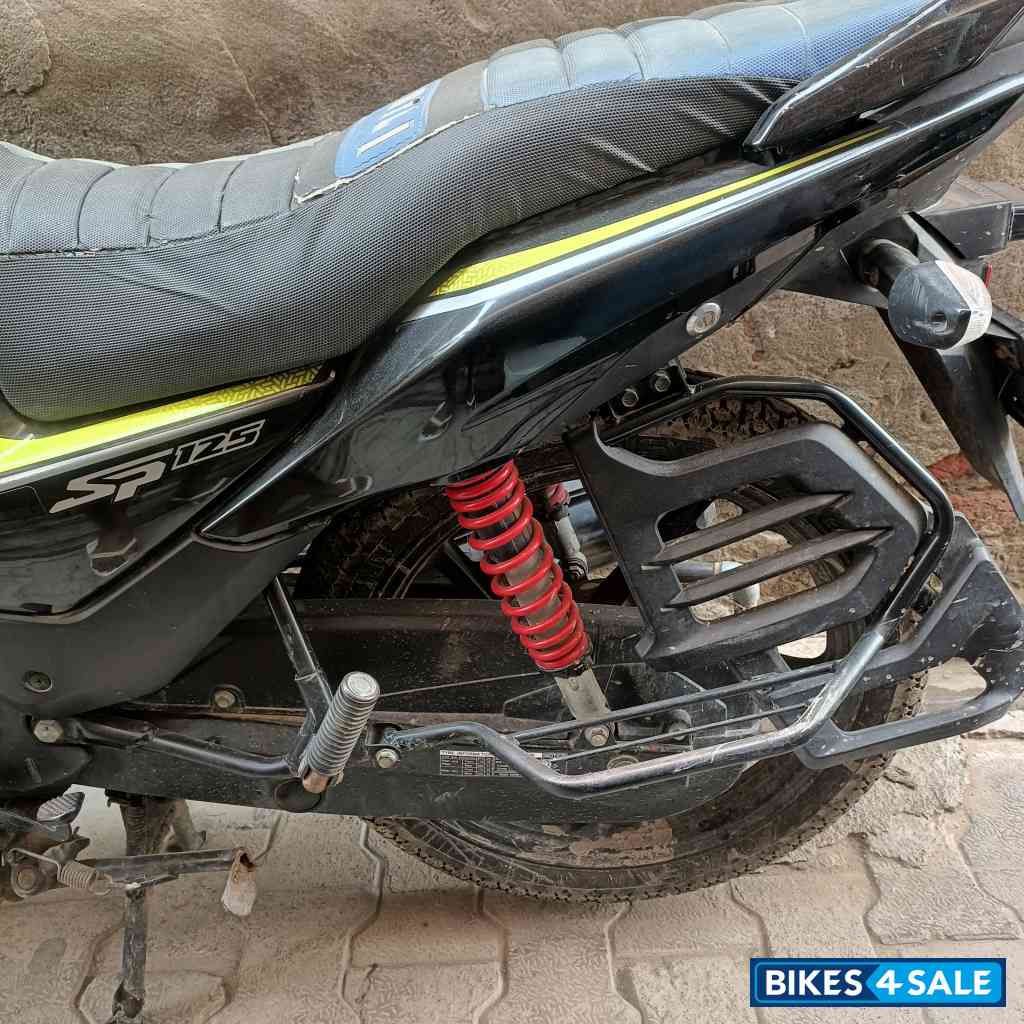 Black &green Honda SP125