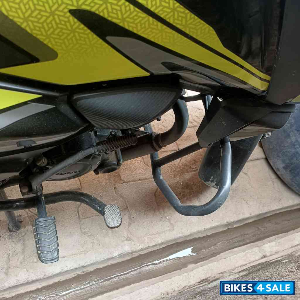 Black &green Honda SP125