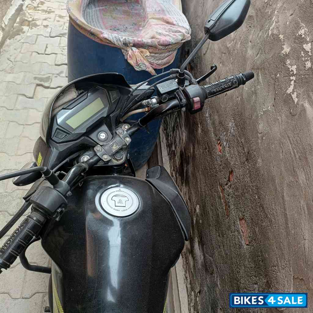 Black &green Honda SP125