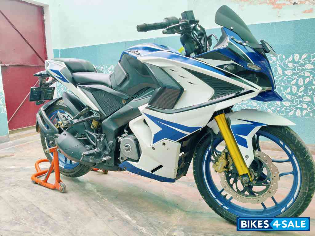 Bajaj Pulsar RS 200