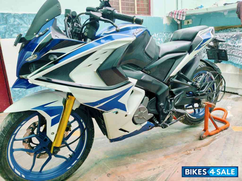 Bajaj Pulsar RS 200
