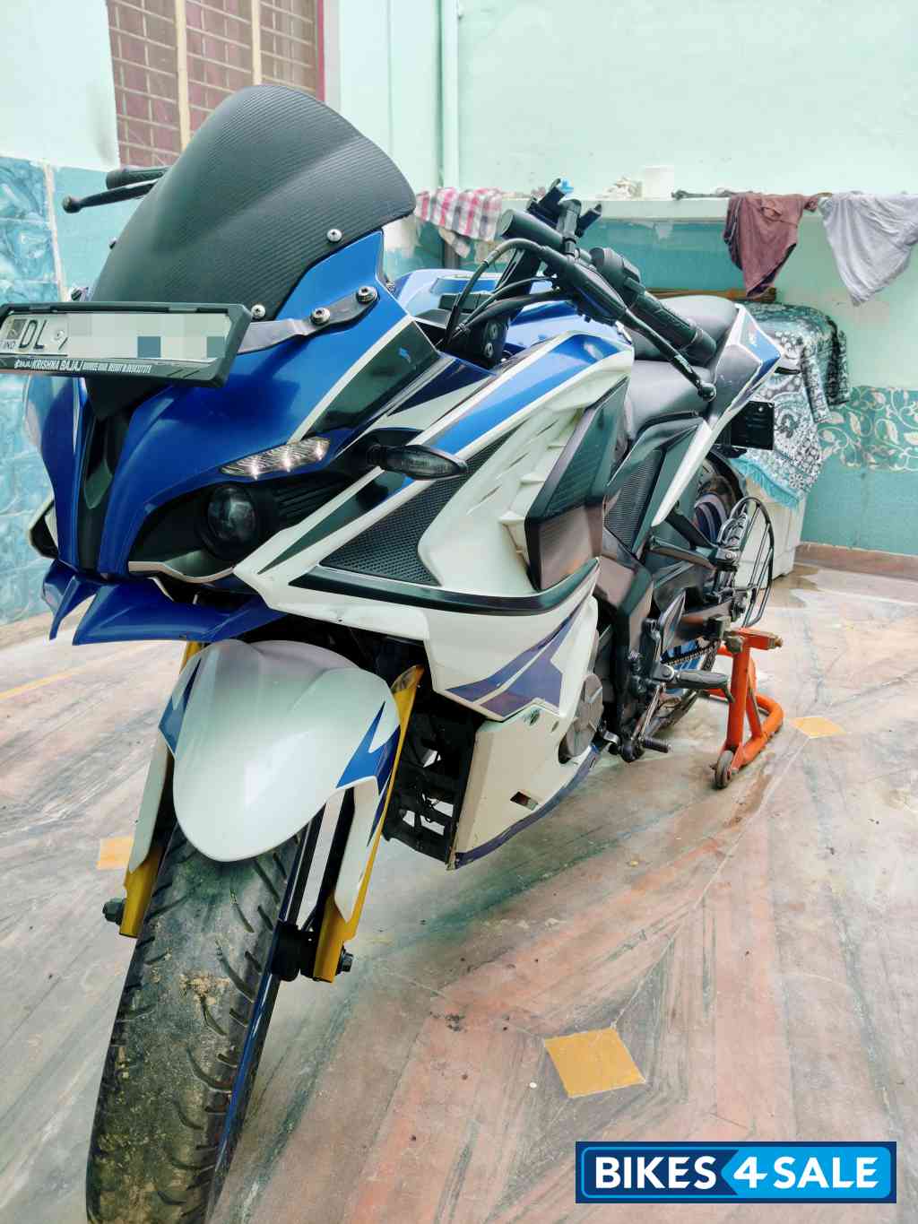 Bajaj Pulsar RS 200