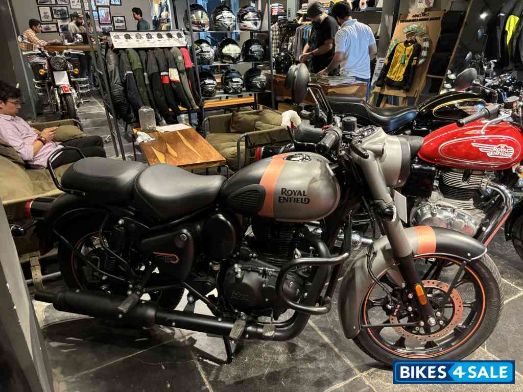 Gun Metal Grey Royal Enfield Classic Gunmetal Grey