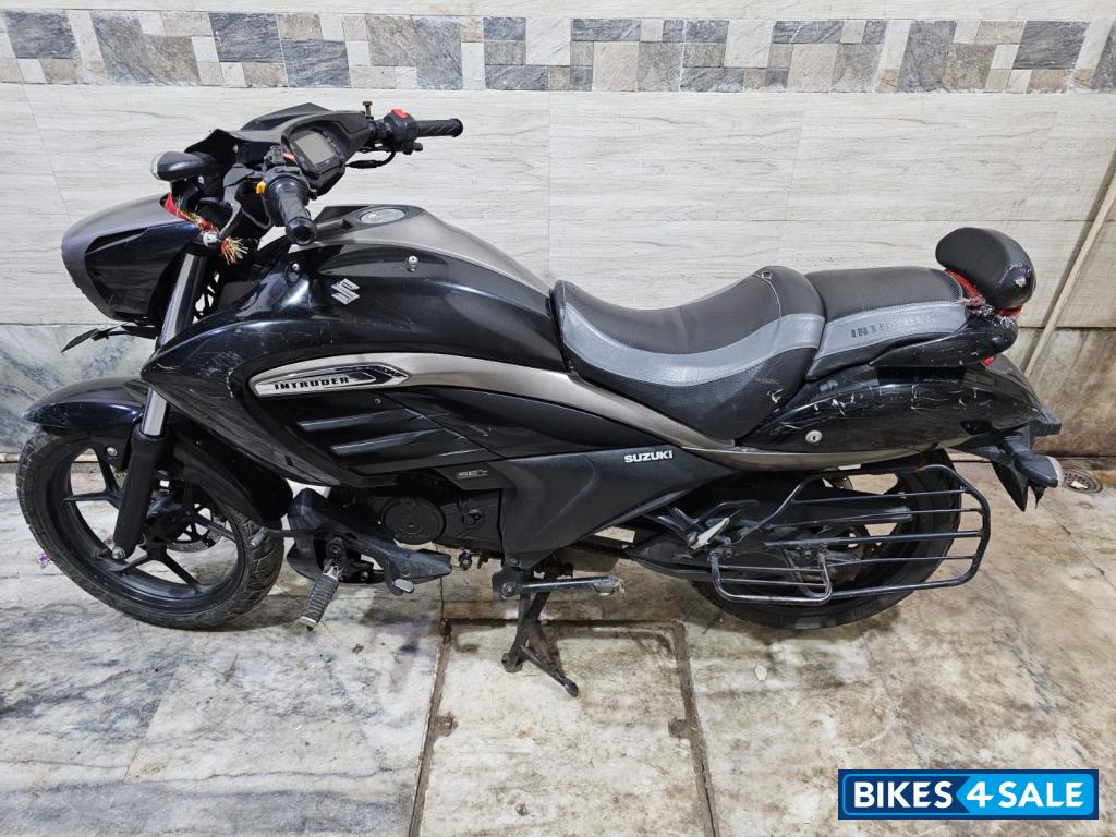 Suzuki Intruder 150 BS6