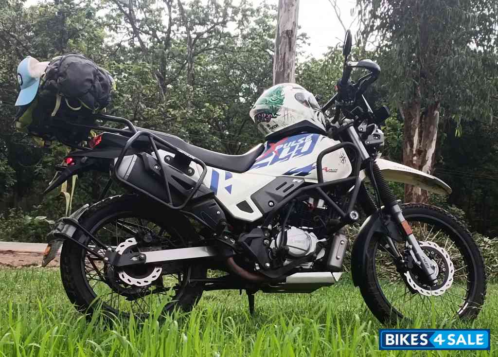 White Blue Hero Xpulse 200 4V