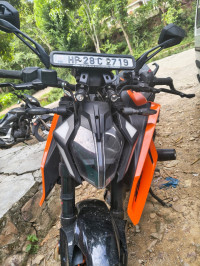 Orange KTM Duke 390 2024