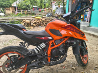 Orange KTM Duke 390 2024