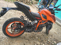 Orange KTM Duke 390 2024