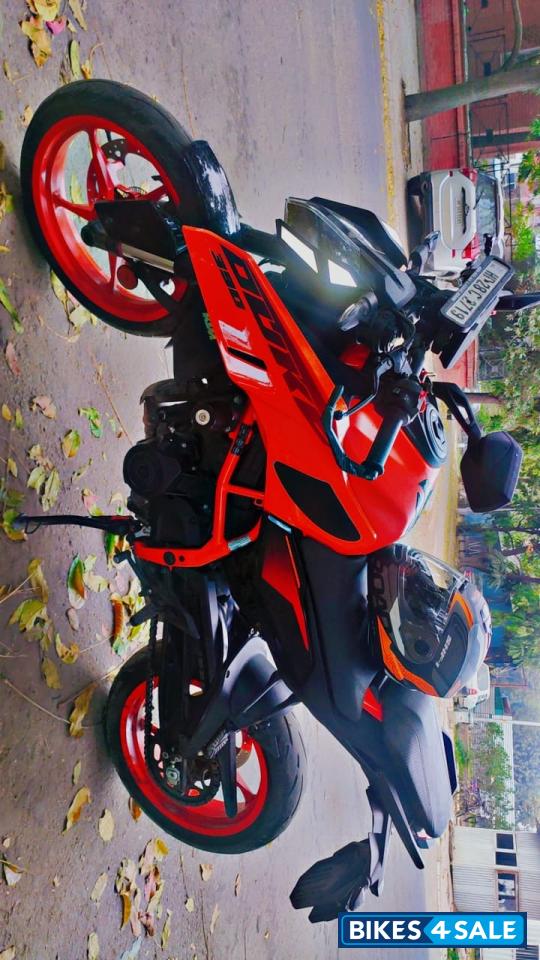 Orange KTM Duke 390 2024