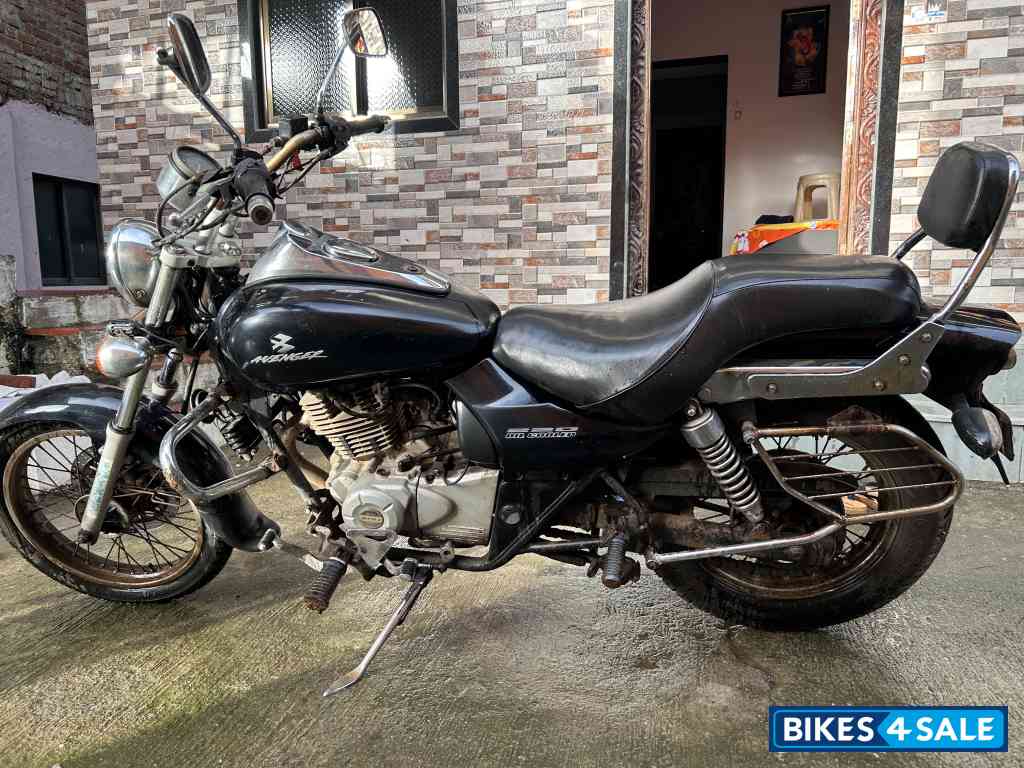 Bajaj Avenger 220 DTS-i