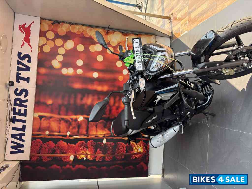 Black TVS Raider SX