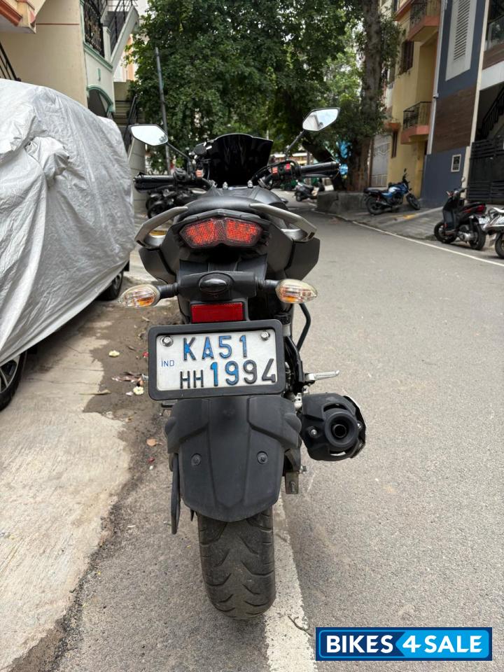 Black Yamaha FZ25