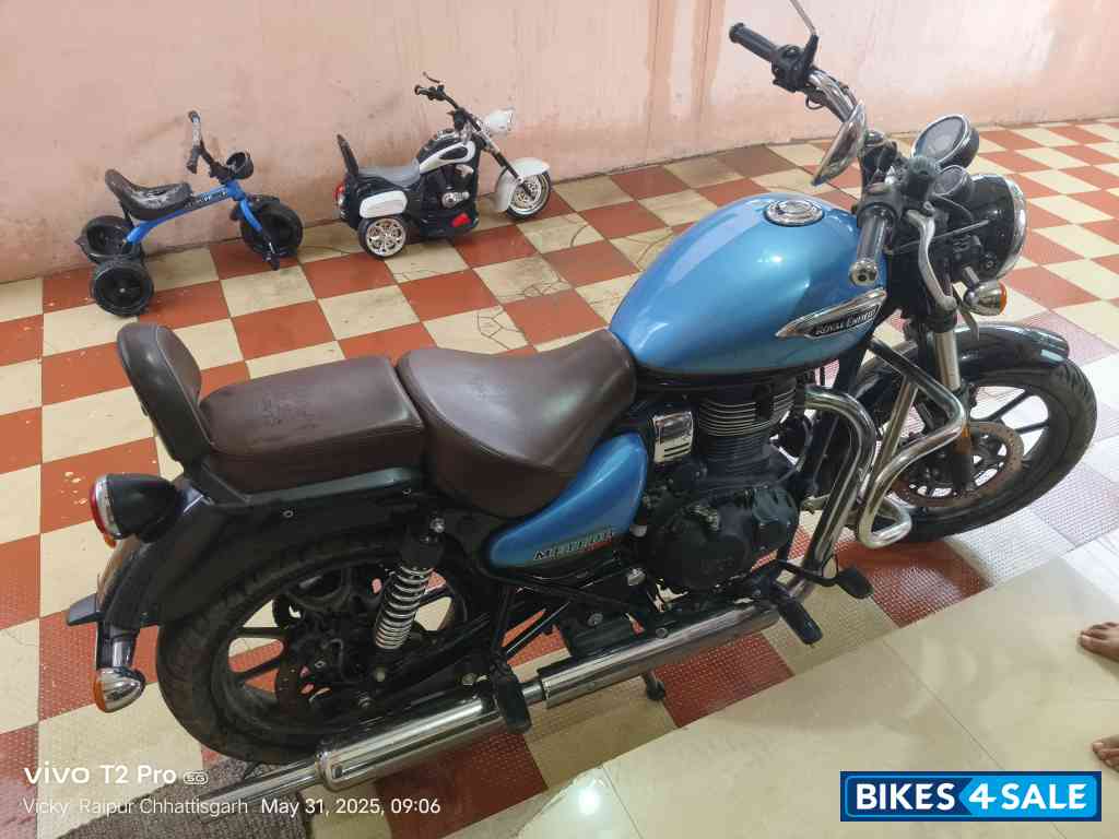Supernova Blue Royal Enfield Meteor 350 Supernova