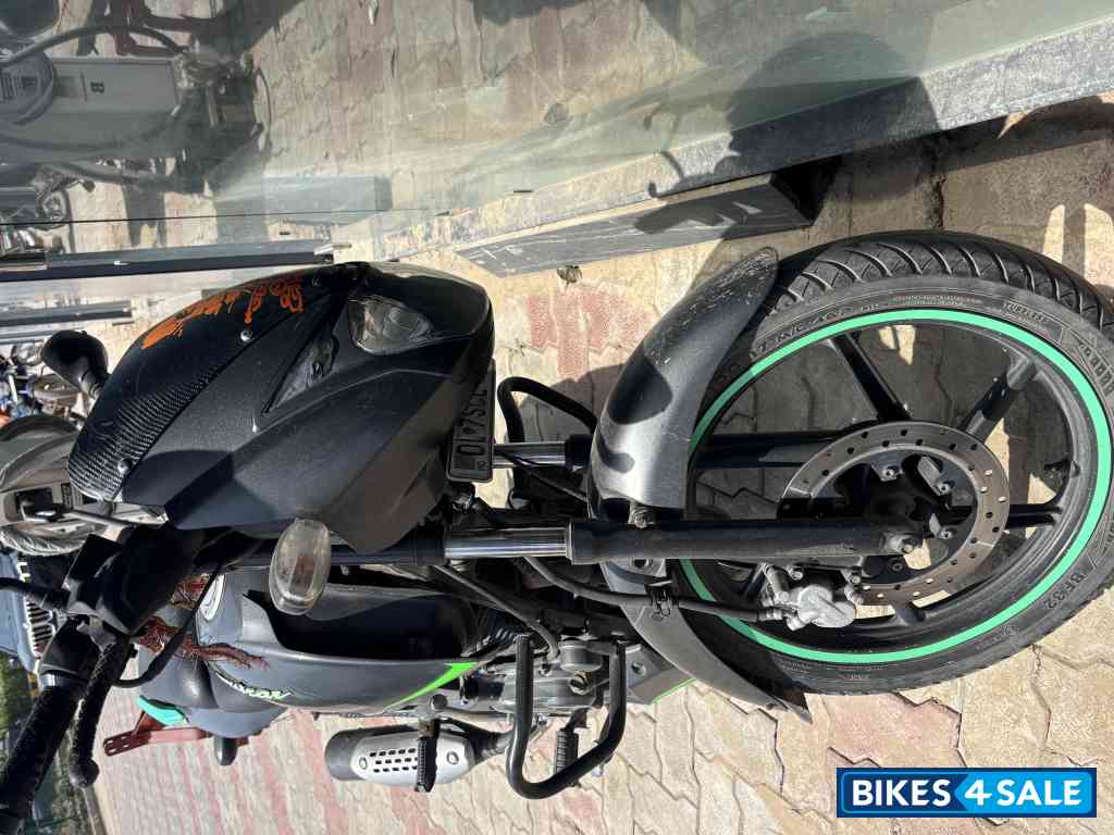Tree Frog Green Bajaj Pulsar 125 Carbon Fibre Disc Split Seat
