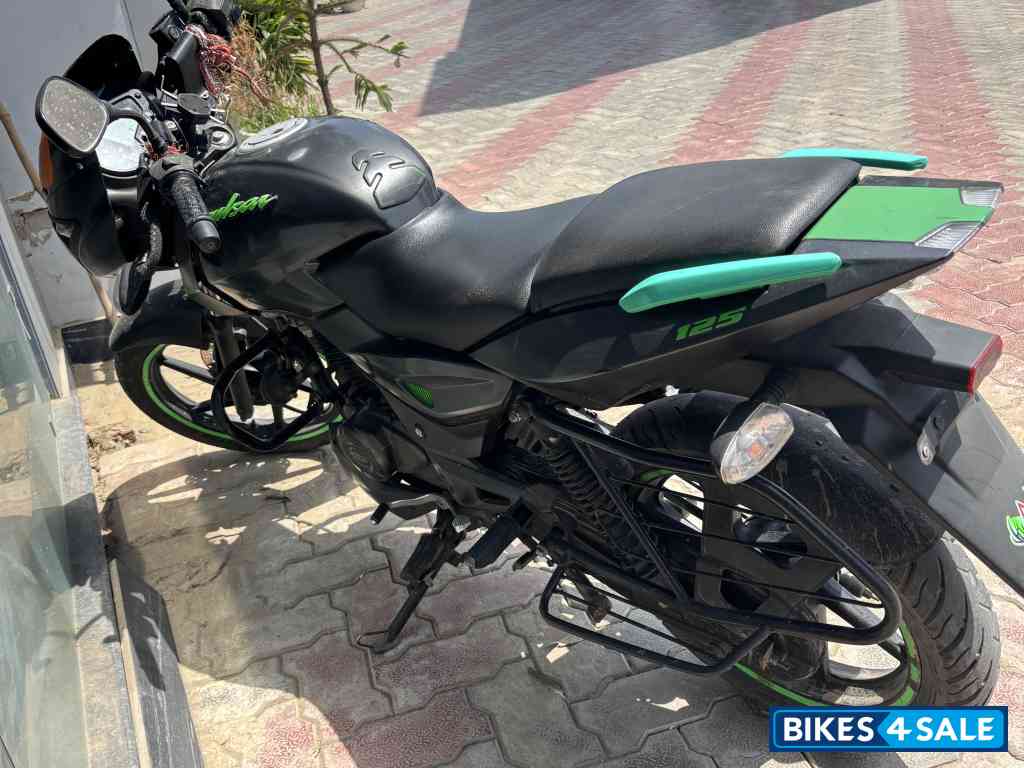 Tree Frog Green Bajaj Pulsar 125 Carbon Fibre Disc Split Seat
