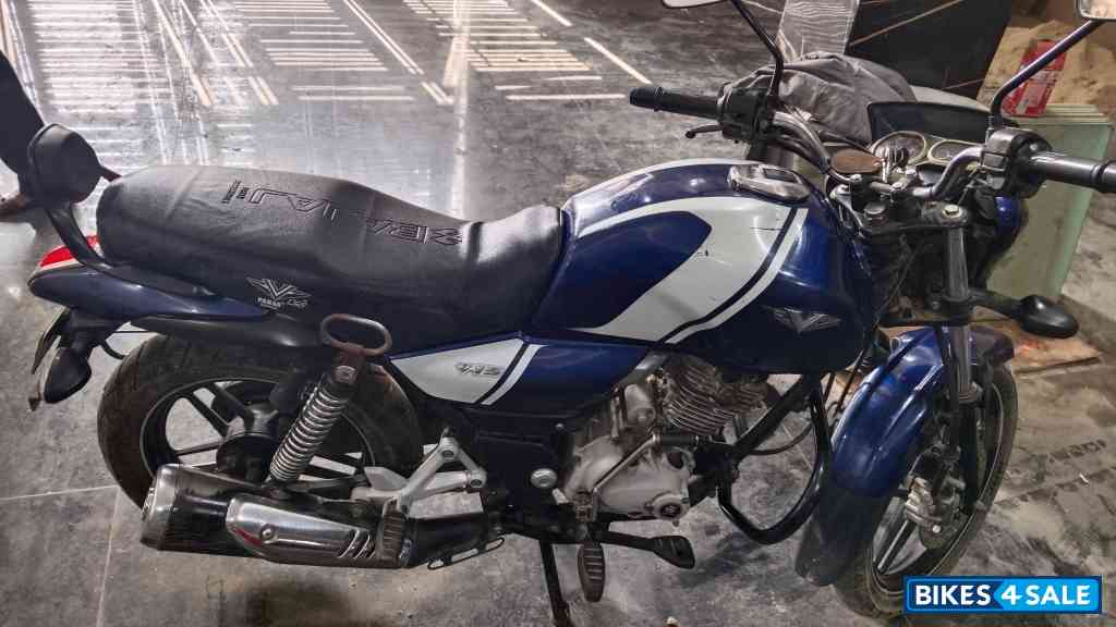 Bajaj V15