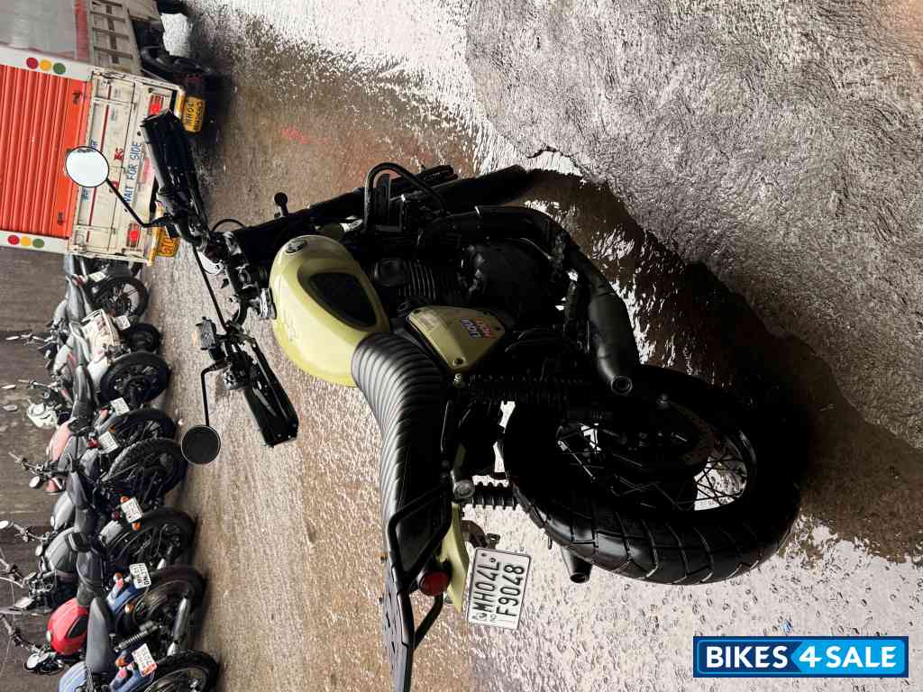 Outlaw Olive Yezdi Scrambler Single Tone