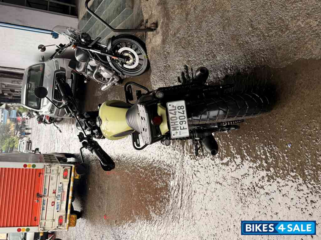 Outlaw Olive Yezdi Scrambler Single Tone