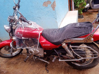Red Bajaj Avenger Cruise 220