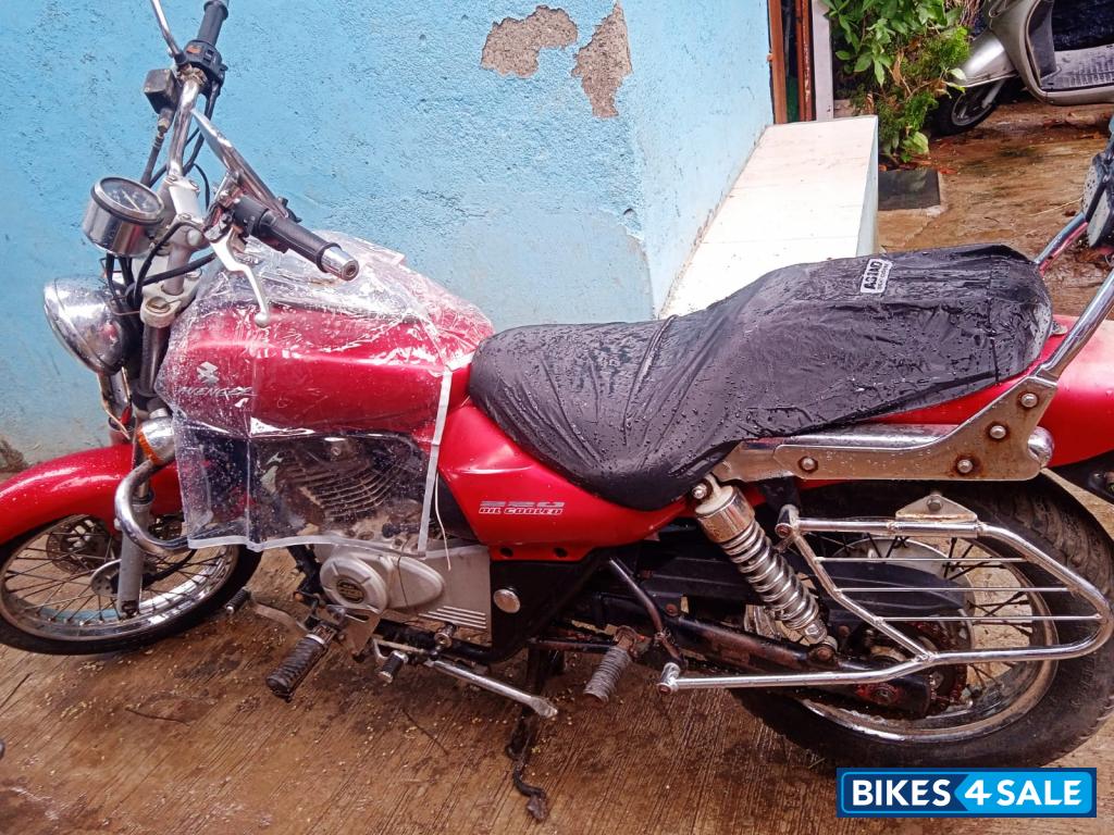 Red Bajaj Avenger Cruise 220