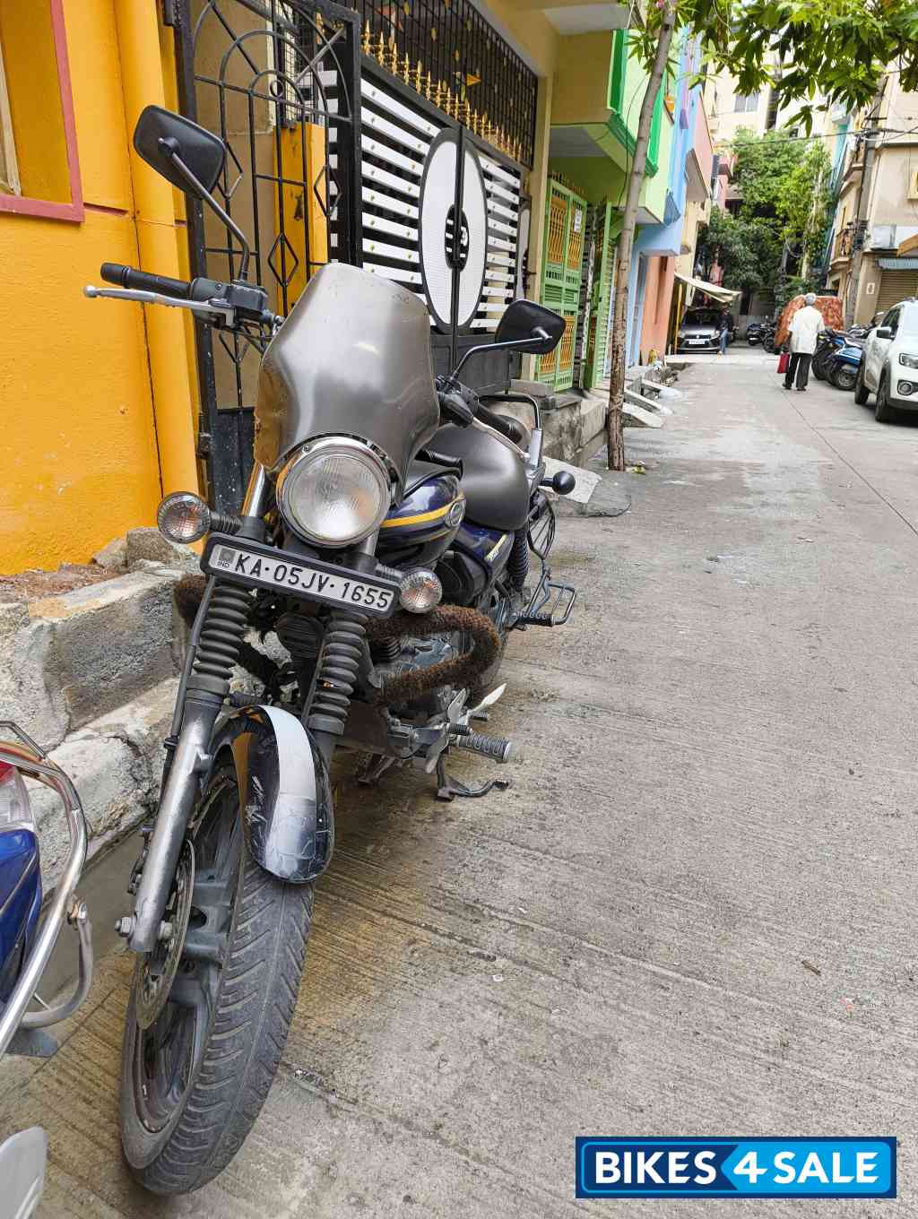 Blue Bajaj Avenger Street 150