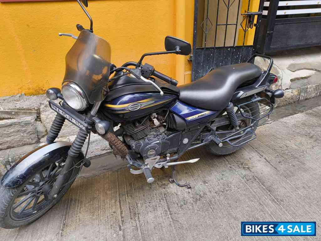 Blue Bajaj Avenger Street 150