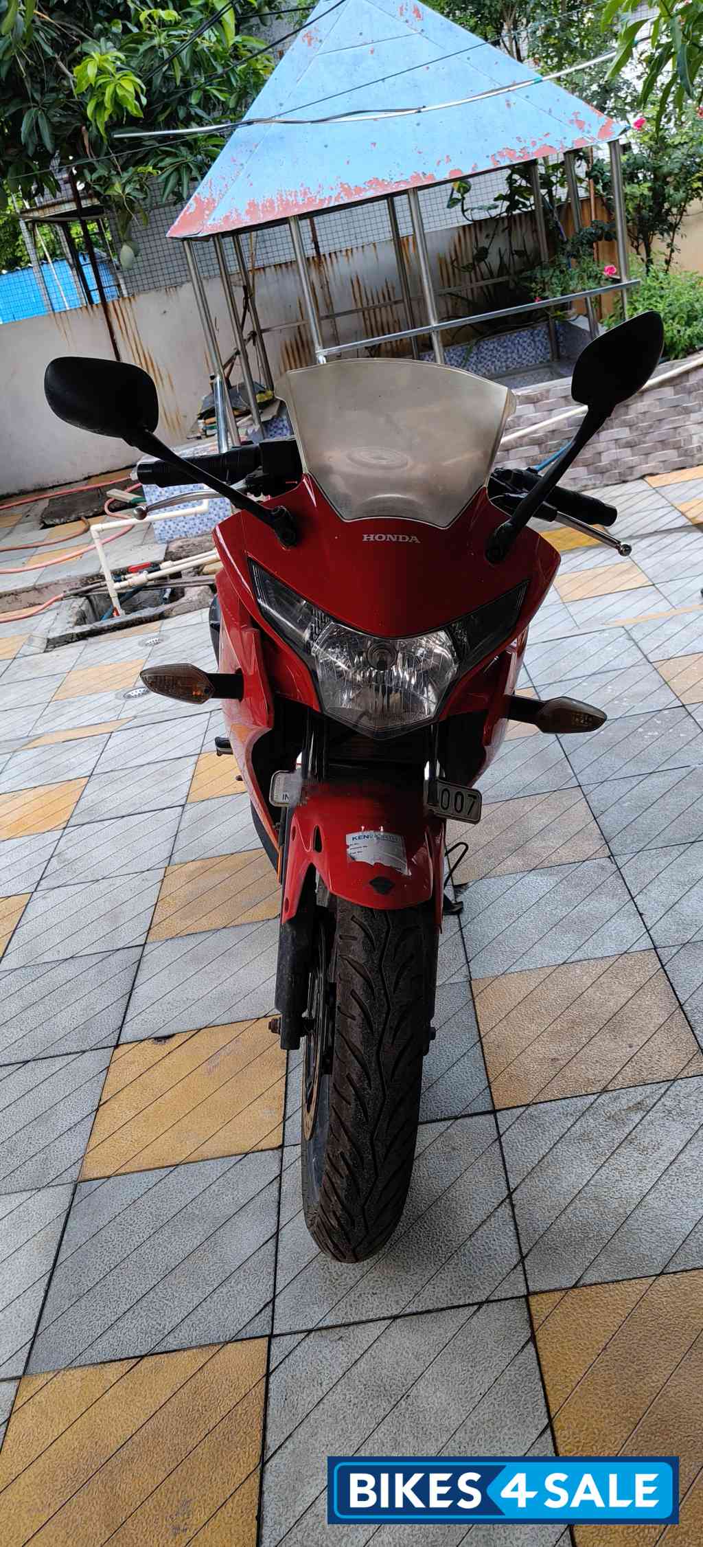 Red Honda CBR 250R