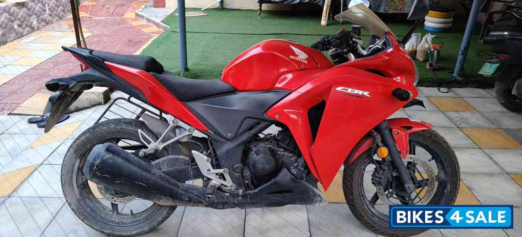 Red Honda CBR 250R