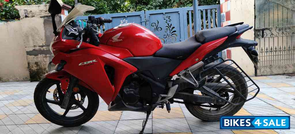 Red Honda CBR 250R
