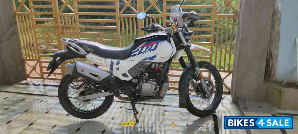 White Blue Hero Xpulse 200 4V 2023 Edition