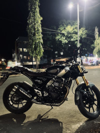 Phantom Black Triumph Scrambler 400 X