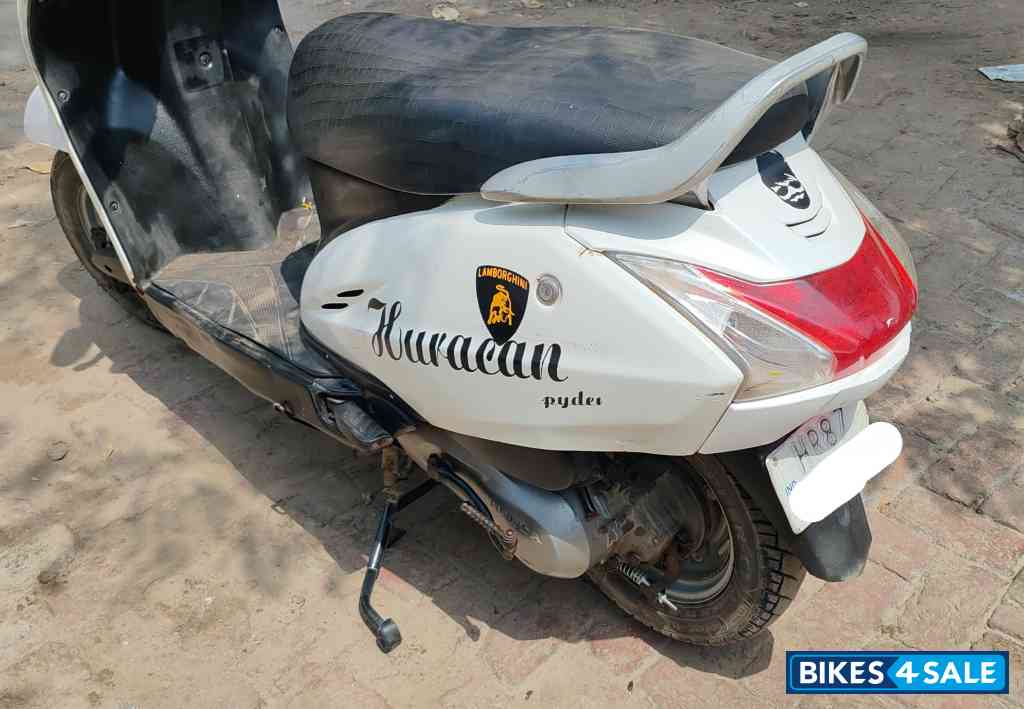White Honda Activa