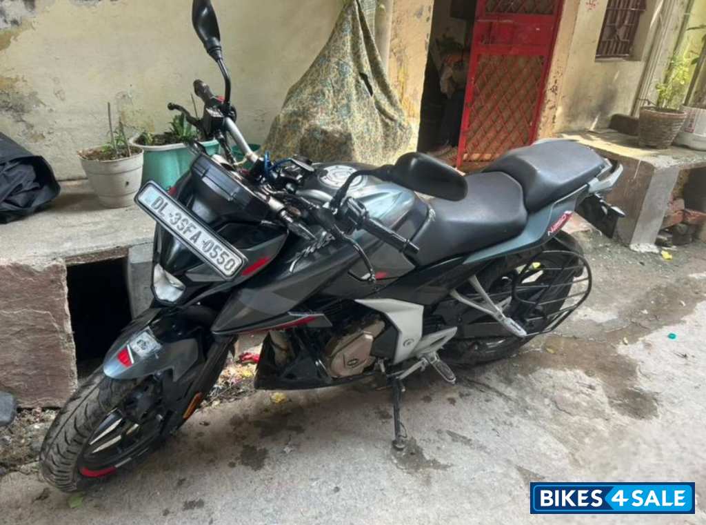 Metallic Grey Bajaj Pulsar N250