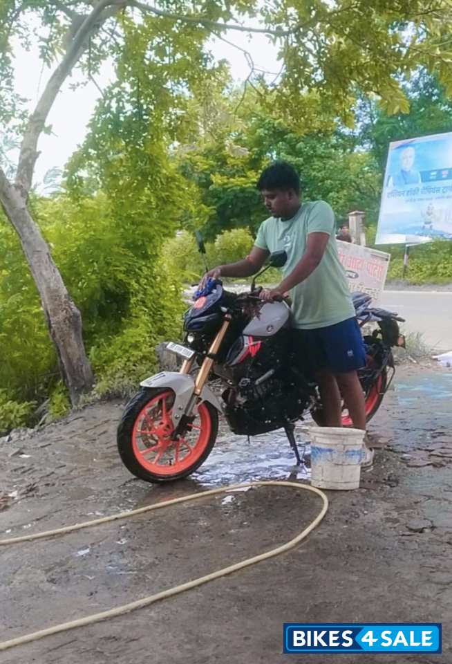 Mat Light Gray Metal Yamaha MT-15