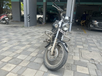 Black Bajaj Avenger 220 DTS-i