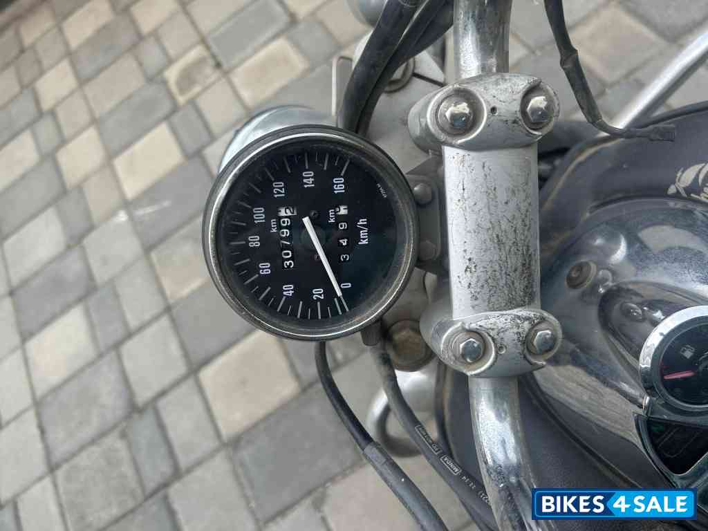 Black Bajaj Avenger 220 DTS-i