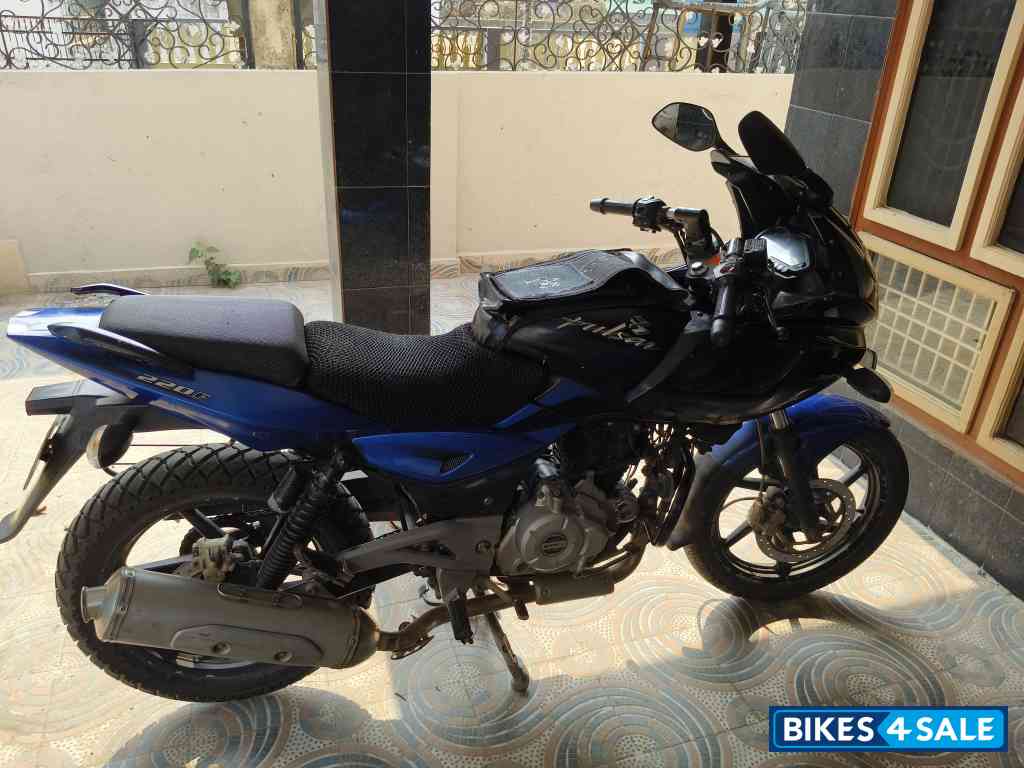Bajaj Pulsar 220F