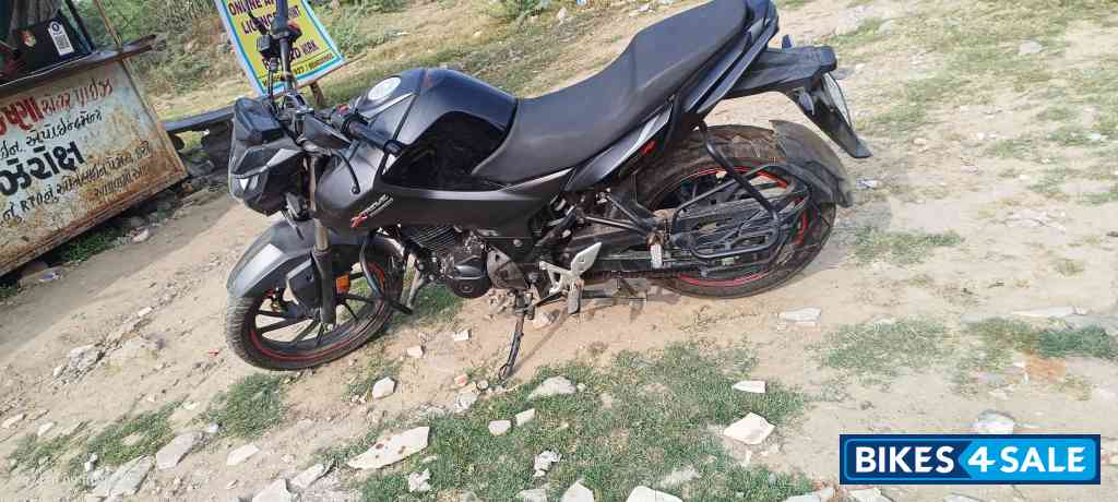 Black Hero Xtreme 160R Stealth Edition