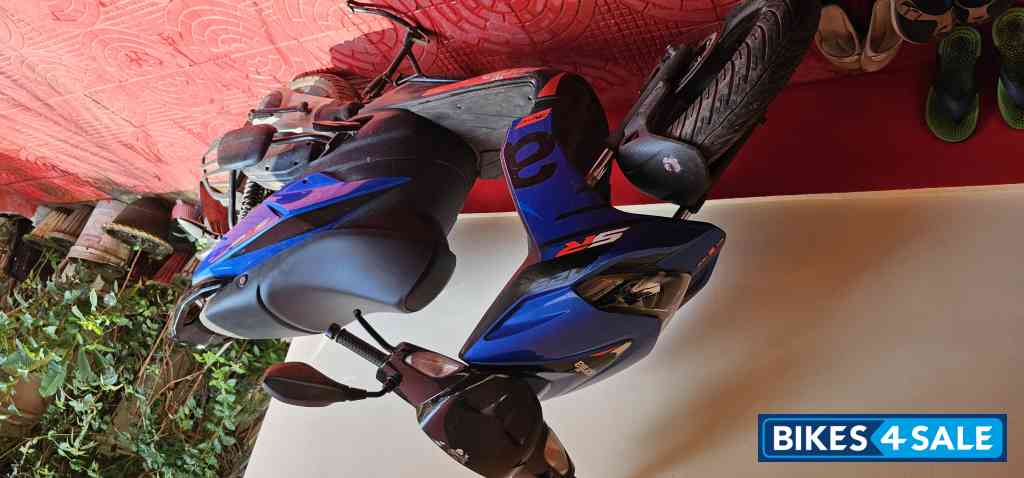 Glossy Blue Aprilia SR 125