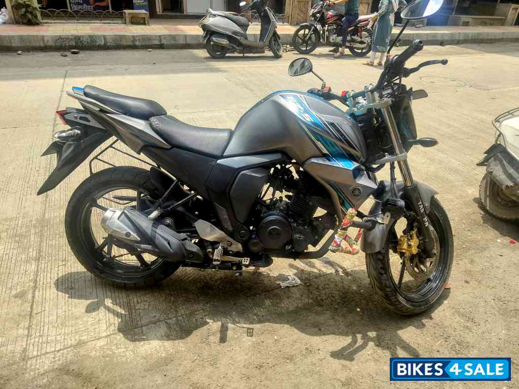Grey And Blue Yamaha FZ-S FI V2 Grey And Blue Yamaha FZ-S FI V2