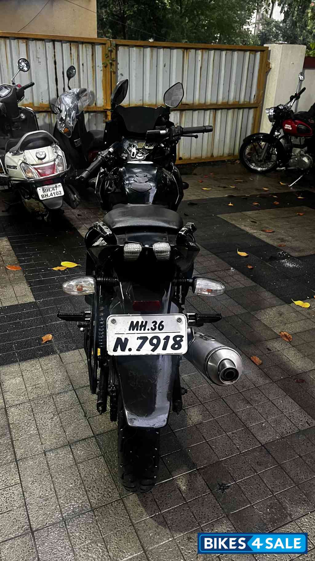 Black Bajaj Pulsar 220F
