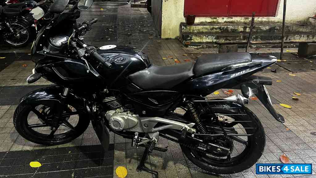 Black Bajaj Pulsar 220F