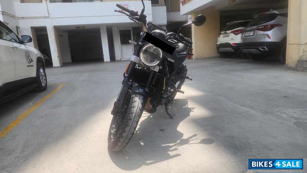 Black Husqvarna Svartpilen 250 2020