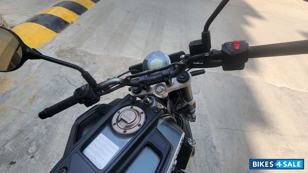 Black Husqvarna Svartpilen 250 2020